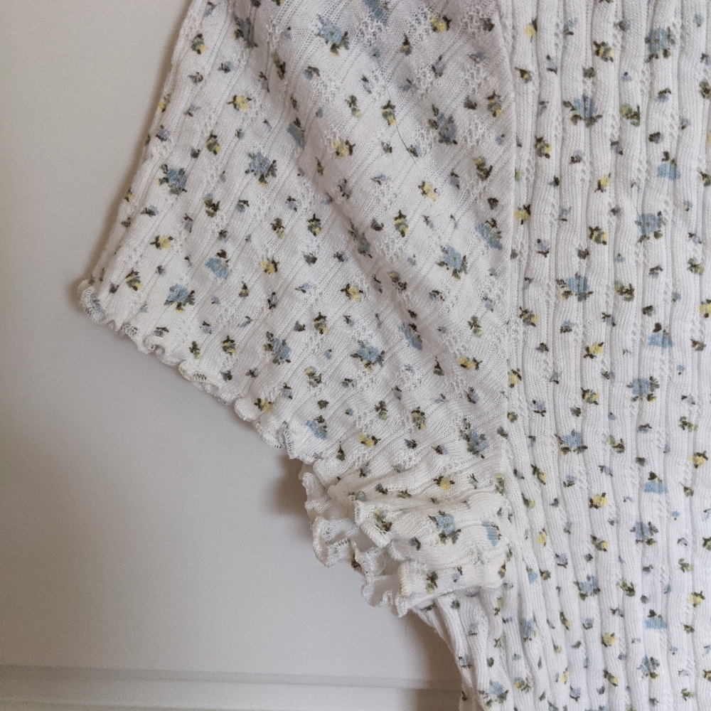 Floral Ribbed Baby T with Ruffle Edges - Picture 3 of 5